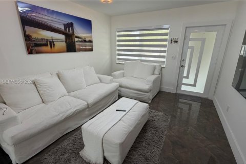 Casa en alquiler en Miami, Florida, 3 dormitorios, 104.79 m2 № 2031022 - foto 5