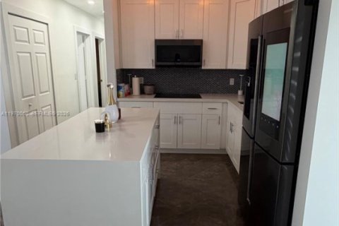 Casa en alquiler en Miami, Florida, 3 dormitorios, 104.79 m2 № 2031022 - foto 12