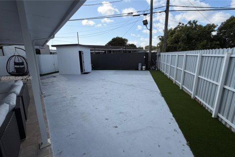 Casa en alquiler en Miami, Florida, 3 dormitorios, 104.79 m2 № 2031022 - foto 28