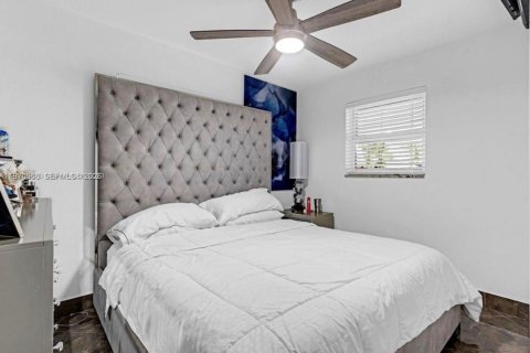 Casa en alquiler en Miami, Florida, 3 dormitorios, 104.79 m2 № 2031022 - foto 21