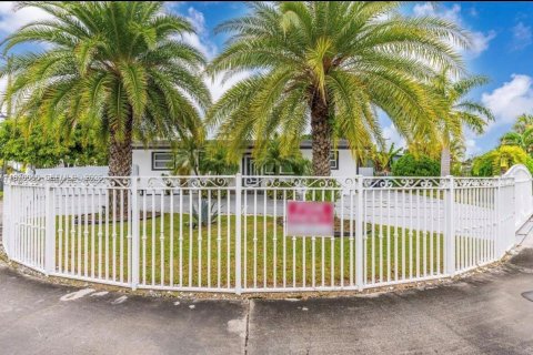 Casa en alquiler en Miami, Florida, 3 dormitorios, 104.79 m2 № 2031022 - foto 4