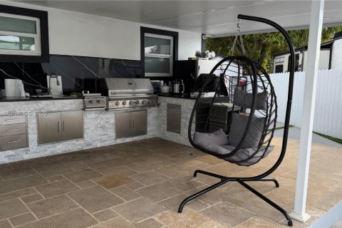 Casa en alquiler en Miami, Florida, 3 dormitorios, 104.79 m2 № 2031022 - foto 25