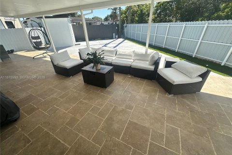 Casa en alquiler en Miami, Florida, 3 dormitorios, 104.79 m2 № 2031022 - foto 24