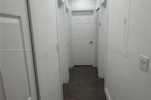 Casa en alquiler en Miami, Florida, 3 dormitorios, 104.79 m2 № 2031022 - foto 14