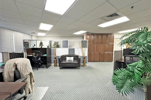 Propiedad comercial en venta en Orlando, Florida, 72.56 m2 № 2157744 - foto 3