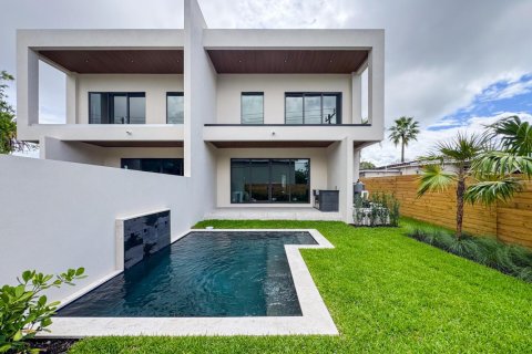 Townhouse in Fort Lauderdale, Florida 4 bedrooms, 218.41 sq.m. № 2261408 - photo 3