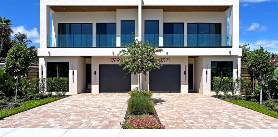 Townhouse in Fort Lauderdale, Florida 4 bedrooms, 218.41 sq.m. № 2261408