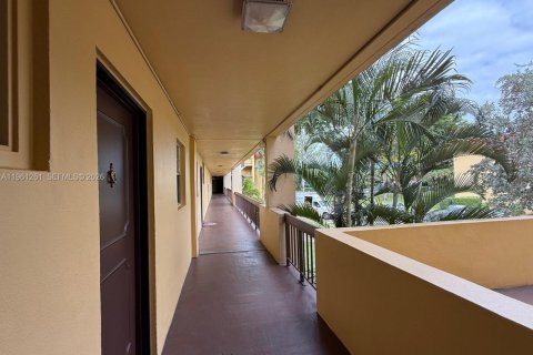 Condominio en venta en Miramar, Florida, 1 dormitorio, 83.61 m2 № 2023211 - foto 3