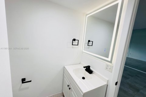 Condominio en venta en Miramar, Florida, 1 dormitorio, 83.61 m2 № 2023211 - foto 24