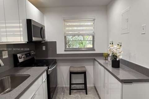 Condominio en venta en Miramar, Florida, 1 dormitorio, 83.61 m2 № 2023211 - foto 10