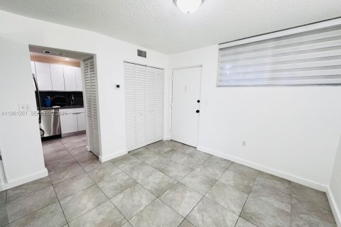 Condominio en venta en Miramar, Florida, 1 dormitorio, 83.61 m2 № 2023211 - foto 6