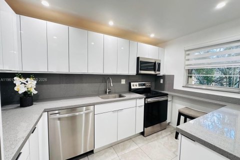 Condominio en venta en Miramar, Florida, 1 dormitorio, 83.61 m2 № 2023211 - foto 12