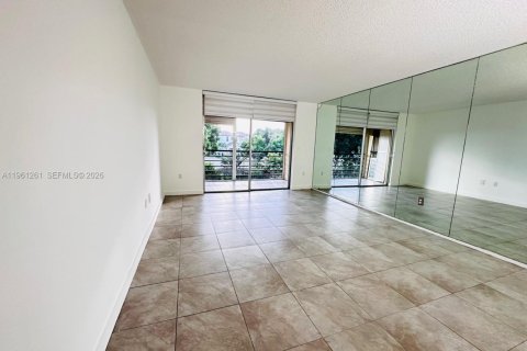 Condominio en venta en Miramar, Florida, 1 dormitorio, 83.61 m2 № 2023211 - foto 5