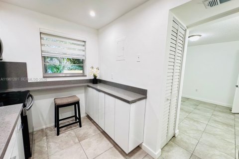 Condominio en venta en Miramar, Florida, 1 dormitorio, 83.61 m2 № 2023211 - foto 13