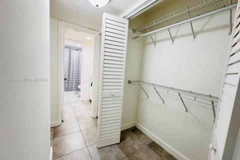 Condominio en venta en Miramar, Florida, 1 dormitorio, 83.61 m2 № 2023211 - foto 14