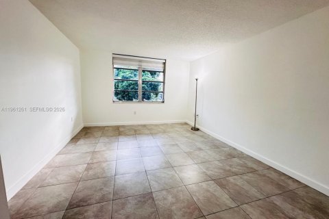 Condominio en venta en Miramar, Florida, 1 dormitorio, 83.61 m2 № 2023211 - foto 17