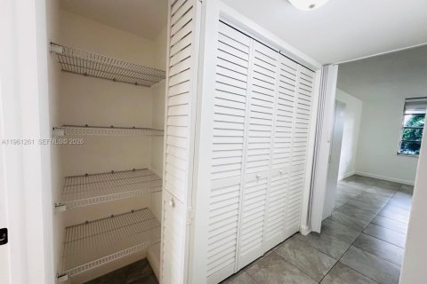 Condominio en venta en Miramar, Florida, 1 dormitorio, 83.61 m2 № 2023211 - foto 15