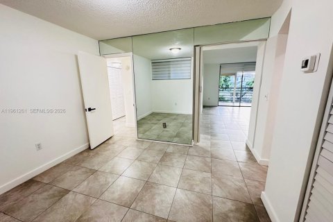 Condominio en venta en Miramar, Florida, 1 dormitorio, 83.61 m2 № 2023211 - foto 16