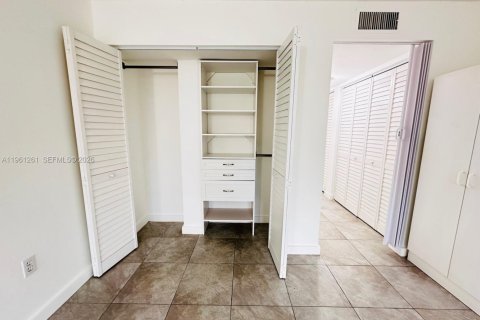 Condominio en venta en Miramar, Florida, 1 dormitorio, 83.61 m2 № 2023211 - foto 18