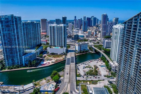 Condominio en alquiler en Miami, Florida, 2 dormitorios, 119.01 m2 № 2031945 - foto 6