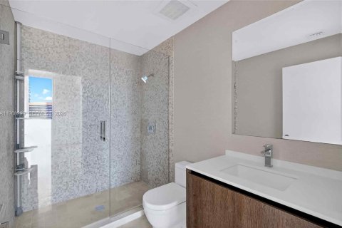 Condominio en alquiler en Miami, Florida, 2 dormitorios, 119.01 m2 № 2031945 - foto 15