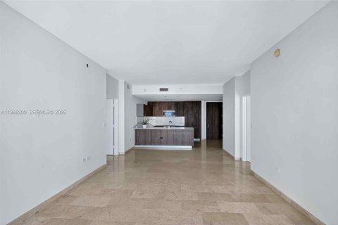 Condominio en alquiler en Miami, Florida, 2 dormitorios, 119.01 m2 № 2031945 - foto 3
