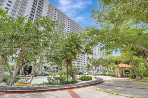 Copropriété à vendre à Sunny Isles Beach, Floride: 2 chambres, 181.07 m2 № 2338625 - photo 3