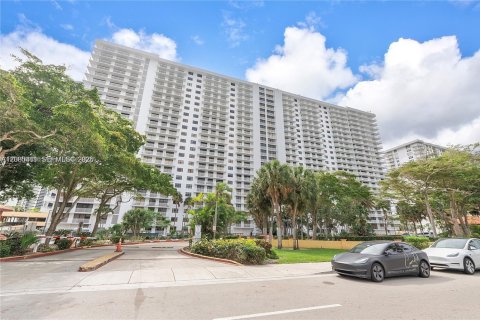 Condo à Sunny Isles Beach, Floride, 2 chambres  № 2338625