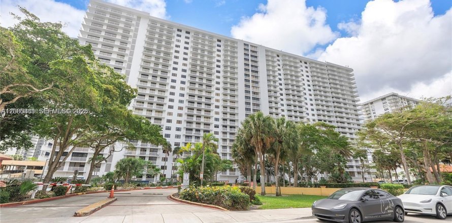 Condo à Sunny Isles Beach, Floride, 2 chambres  № 2338625