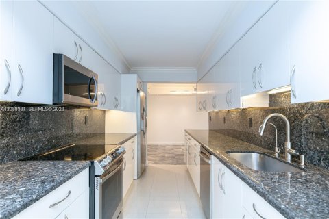 Copropriété à vendre à Sunny Isles Beach, Floride: 2 chambres, 181.07 m2 № 2338625 - photo 5