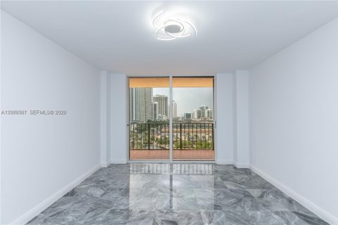 Copropriété à vendre à Sunny Isles Beach, Floride: 2 chambres, 181.07 m2 № 2338625 - photo 12