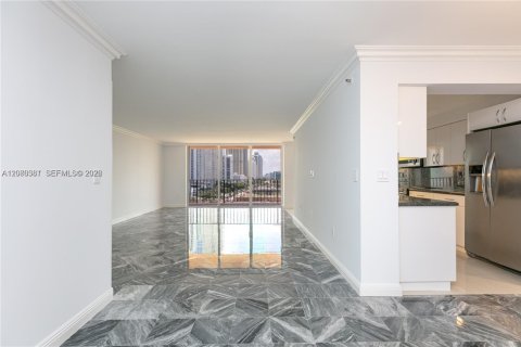 Copropriété à vendre à Sunny Isles Beach, Floride: 2 chambres, 181.07 m2 № 2338625 - photo 13