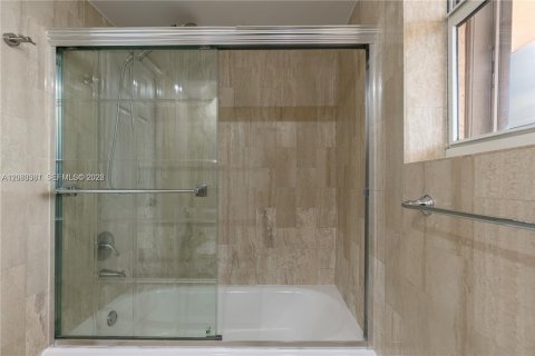 Copropriété à vendre à Sunny Isles Beach, Floride: 2 chambres, 181.07 m2 № 2338625 - photo 16