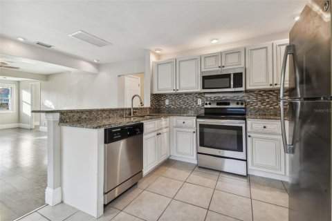 Casa en alquiler en Saint Petersburg, Florida, 3 dormitorios, 95.97 m2 № 1808816 - foto 7