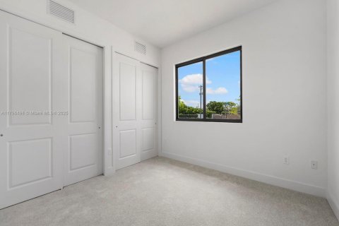 House in Homestead, Florida 4 bedrooms, 146.32 sq.m. № 1740061 - photo 13
