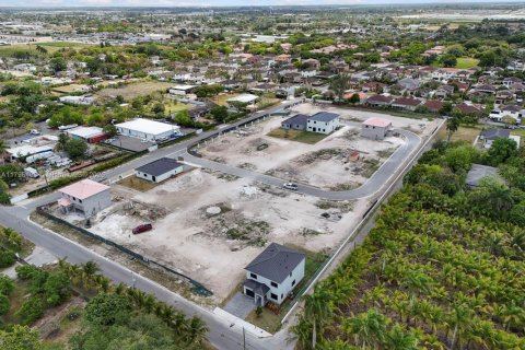 House in Homestead, Florida 4 bedrooms, 146.32 sq.m. № 1740061 - photo 28