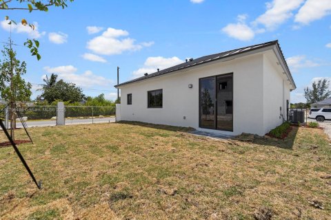 House in Homestead, Florida 4 bedrooms, 146.32 sq.m. № 1740061 - photo 23