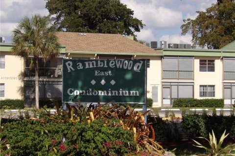 Condominio en venta en Coral Springs, Florida, 1 dormitorio, 56.67 m2 № 1972689 - foto 1