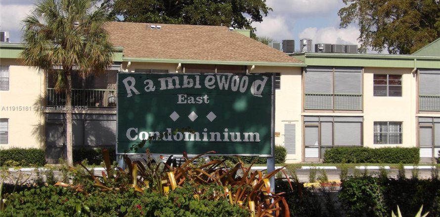 Condominio en Coral Springs, Florida, 1 dormitorio  № 1972689