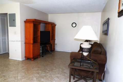 Condominio en venta en Coral Springs, Florida, 1 dormitorio, 56.67 m2 № 1972689 - foto 5