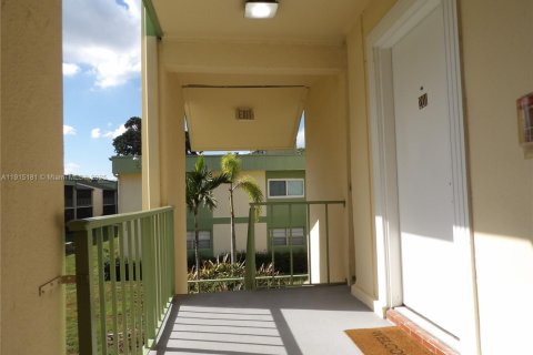 Condominio en venta en Coral Springs, Florida, 1 dormitorio, 56.67 m2 № 1972689 - foto 3