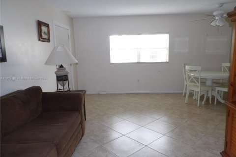 Condominio en venta en Coral Springs, Florida, 1 dormitorio, 56.67 m2 № 1972689 - foto 4