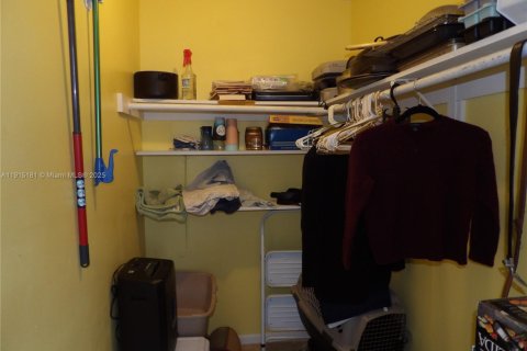 Condominio en venta en Coral Springs, Florida, 1 dormitorio, 56.67 m2 № 1972689 - foto 19