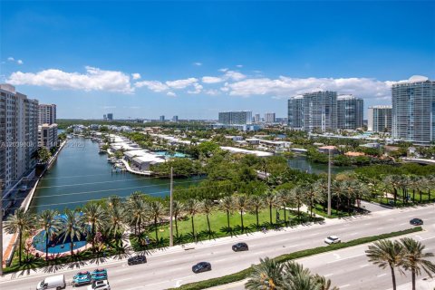 Copropriété à louer à Sunny Isles Beach, Floride: 2 chambres, 133.31 m2 № 2089466 - photo 29