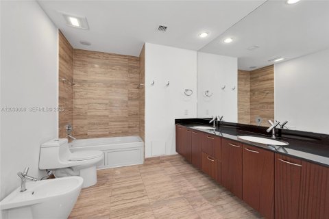Copropriété à louer à Sunny Isles Beach, Floride: 2 chambres, 133.31 m2 № 2089466 - photo 26