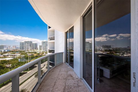 Copropriété à louer à Sunny Isles Beach, Floride: 2 chambres, 133.31 m2 № 2089466 - photo 15