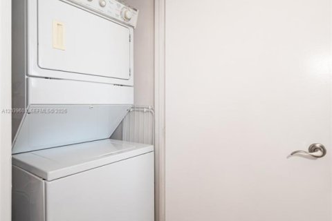Copropriété à louer à Sunny Isles Beach, Floride: 2 chambres, 133.31 m2 № 2089466 - photo 28