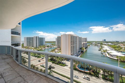 Copropriété à louer à Sunny Isles Beach, Floride: 2 chambres, 133.31 m2 № 2089466 - photo 11