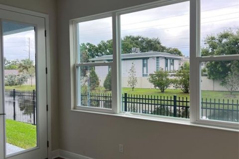 Townhouse in Seminole, Florida 3 bedrooms, 193.52 sq.m. № 1854270 - photo 13