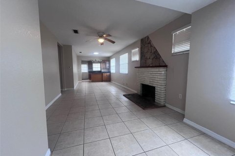 Villa ou maison à louer à Eustis, Floride: 2 chambres, 88.44 m2 № 1917338 - photo 4